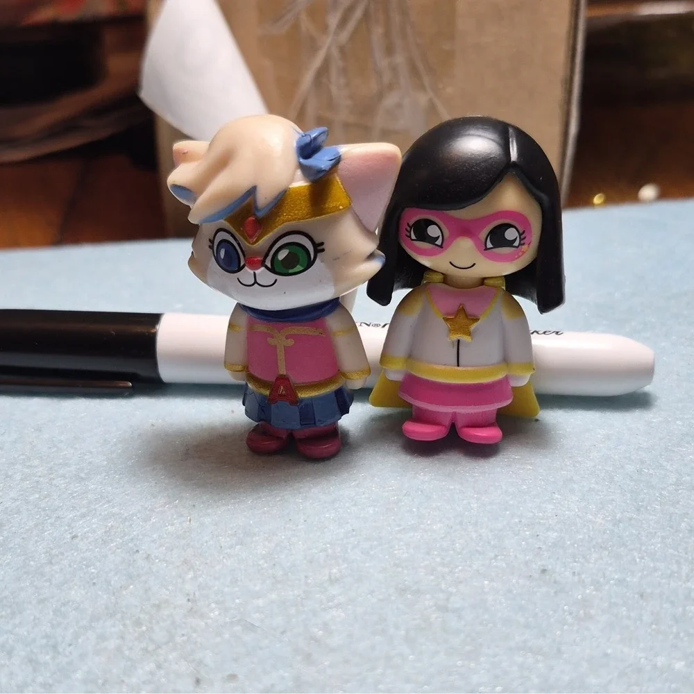Ryan's world Lot Of 2 Mini Plastic Figures Girl and Cat